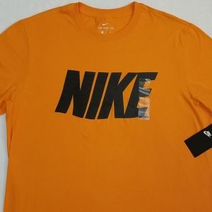 Men's LARGE Nike T-shirt